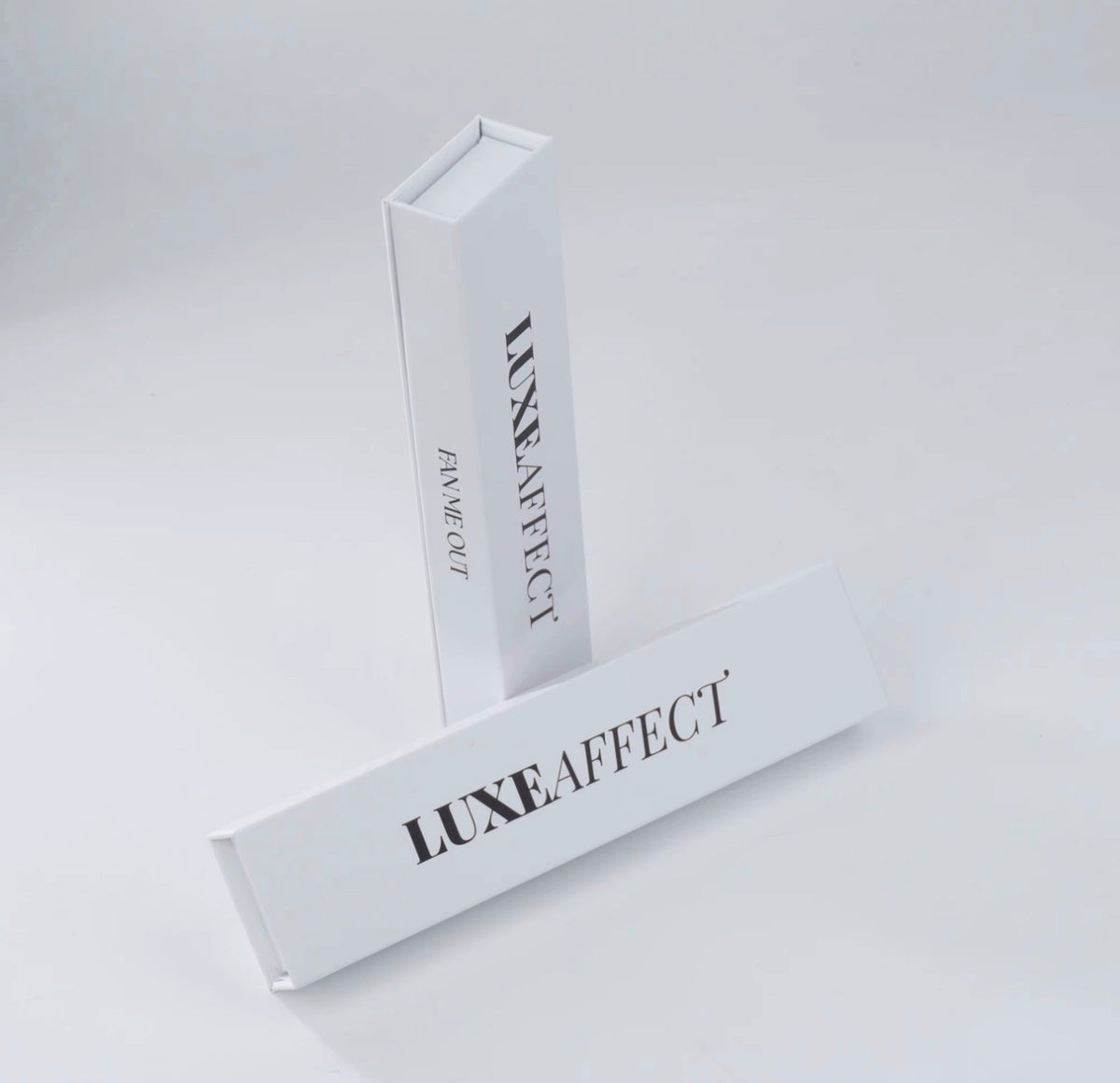 LASH TWEEZERS